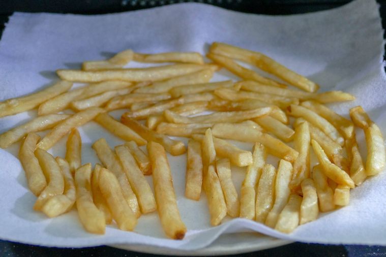 マックポテトを電子レンジに入れた様子