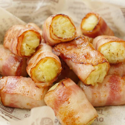 おつまみにぴったり!ハッシュドポテトのひと口ベーコン巻き