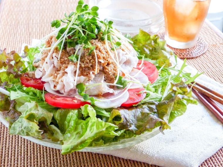 冷しゃぶサラダがある食卓