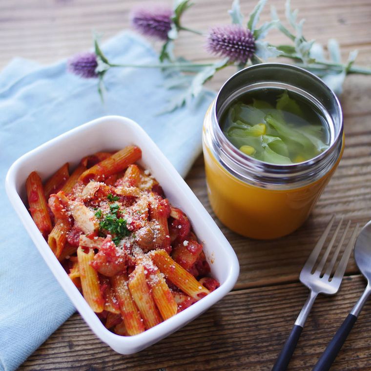 トマトシーフードパスタとスープのお弁当