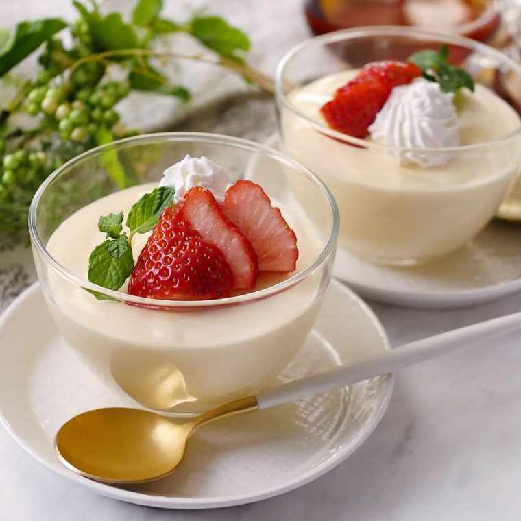 グラスに盛りつけられたババロア