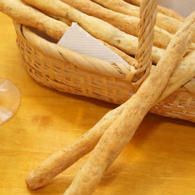 旬のしらすがふわふわパンに変身!発酵いらずの『しらすとチーズのグリッシーニ』