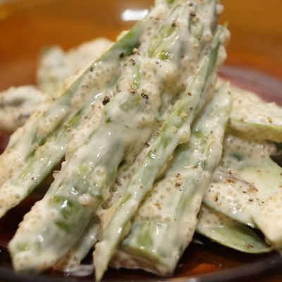旬のアスパラを生で食べちゃうレシピ!生アスパラのタラモサラダ風