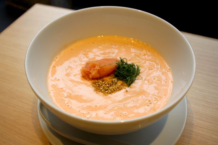 明太クリームそうめんが器に盛り付けられているところ