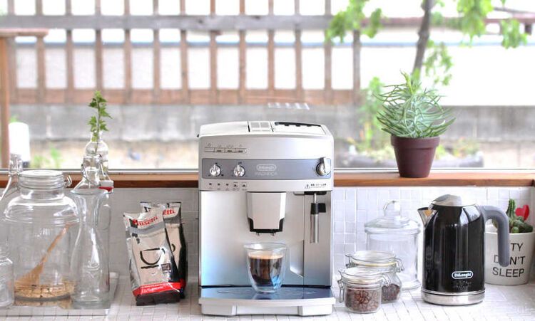 全自動」の最高峰！デロンギのコーヒーマシンならワンタッチでプロ以上