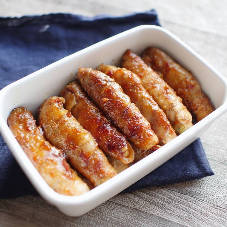 容器に入ったなすの豚肉巻きピリ辛炒め