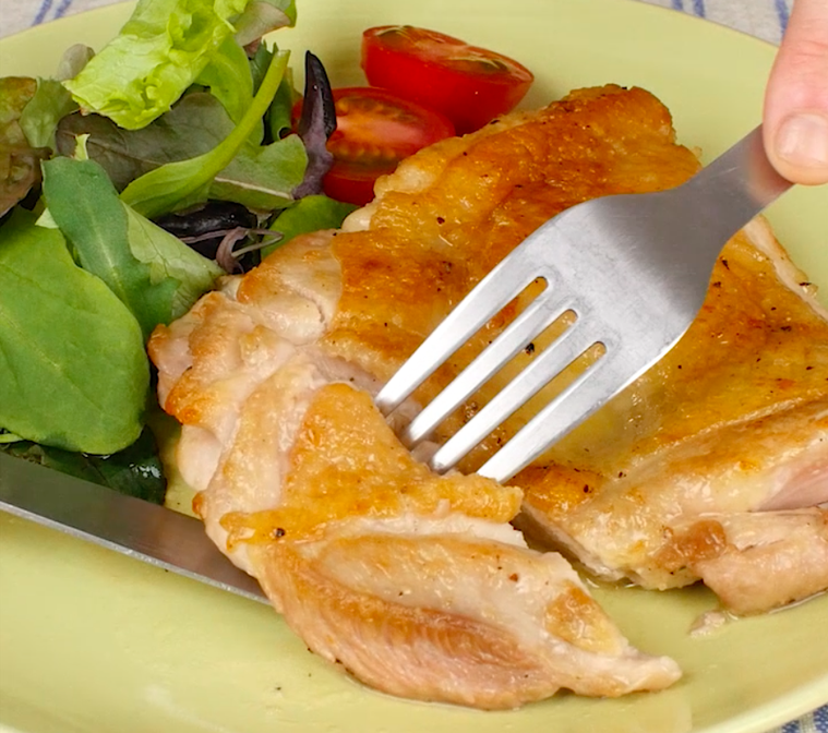 パリパリ感は簡単 チキンソテー の基本レシピ 人気のソース Macaroni