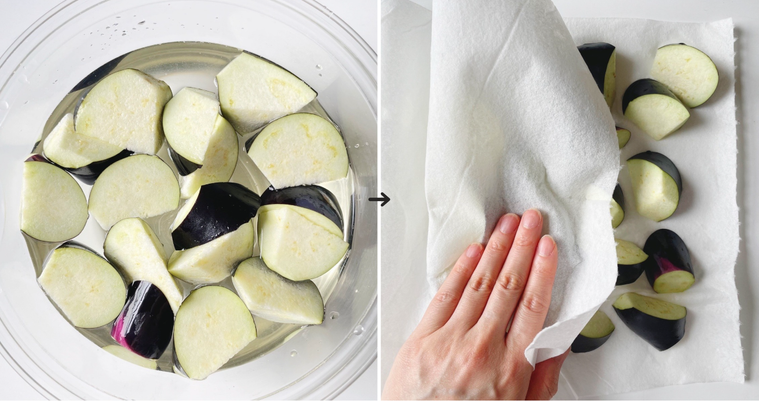 切ったなすを水に浸けて水分を拭いている様子