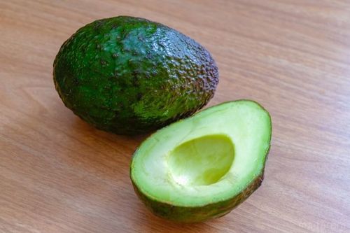 野菜ソムリエがアボカドの食べごろを解説。見分け方の決め手は色、硬さ、ヘタ！