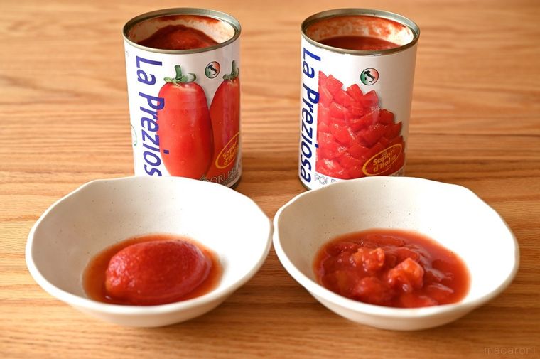 カルディ「ラ・プレッツィオーザ トマト缶」2種類と小皿に中身を出した様子