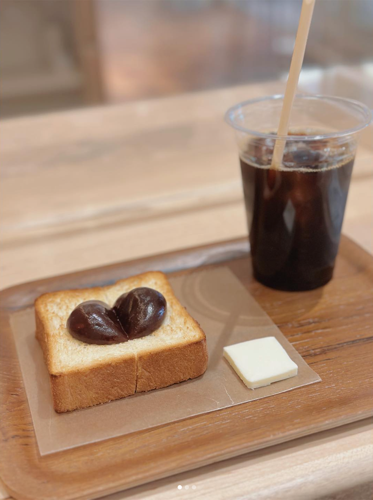 テーブルに並んだあんトースト