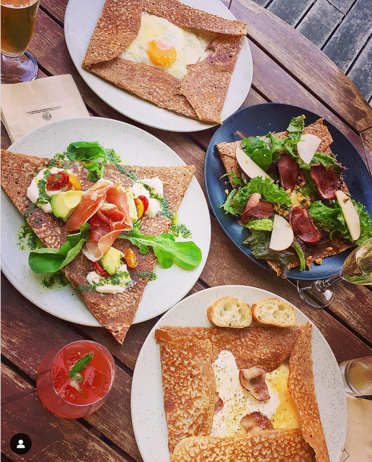 テーブルに並ぶガレット