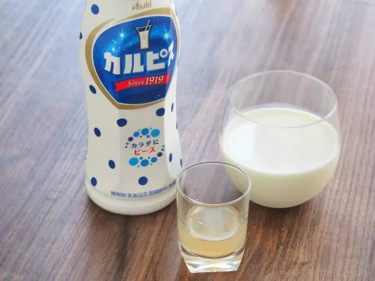 グラスに注がれたカルピス