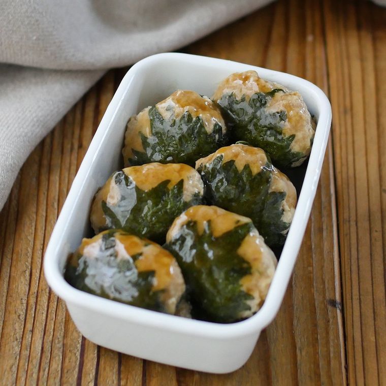 白い保存容器に入った大葉豆腐ハンバーグ