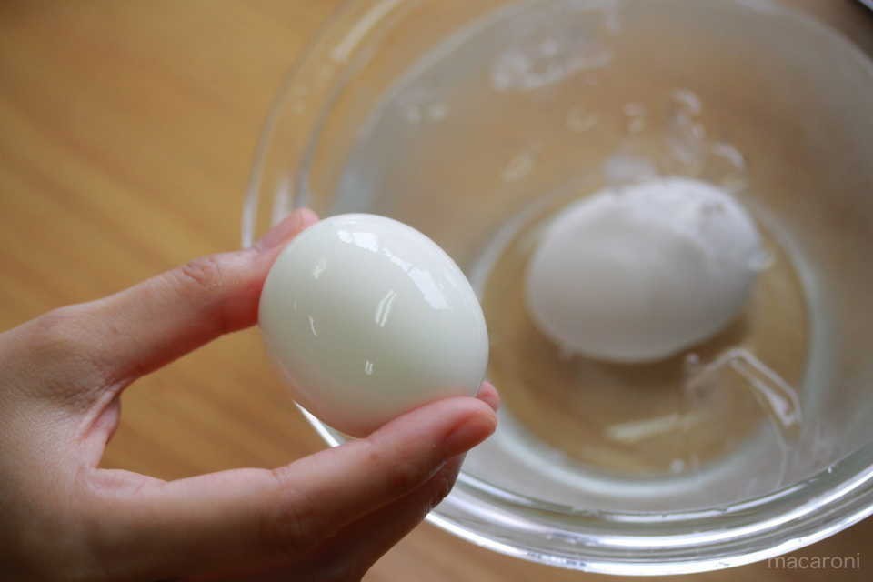 卵の殻(白色)穴1つ 150個