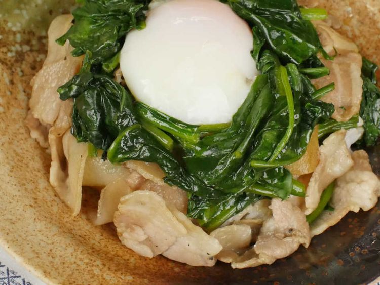 10分で簡単どんぶり ほうれん草と豚バラ肉で濃厚バターのポパイ丼 Macaroni