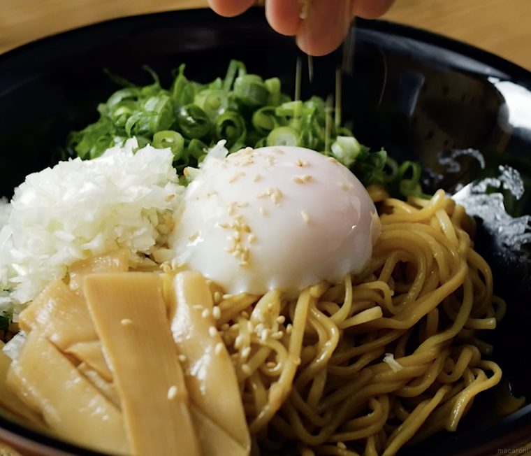 10分で簡単 油そば の基本レシピ 人気アレンジ15選 Macaroni 10分で簡単 油そば の基本レシピ 人気アレンジ15選 Macaroni