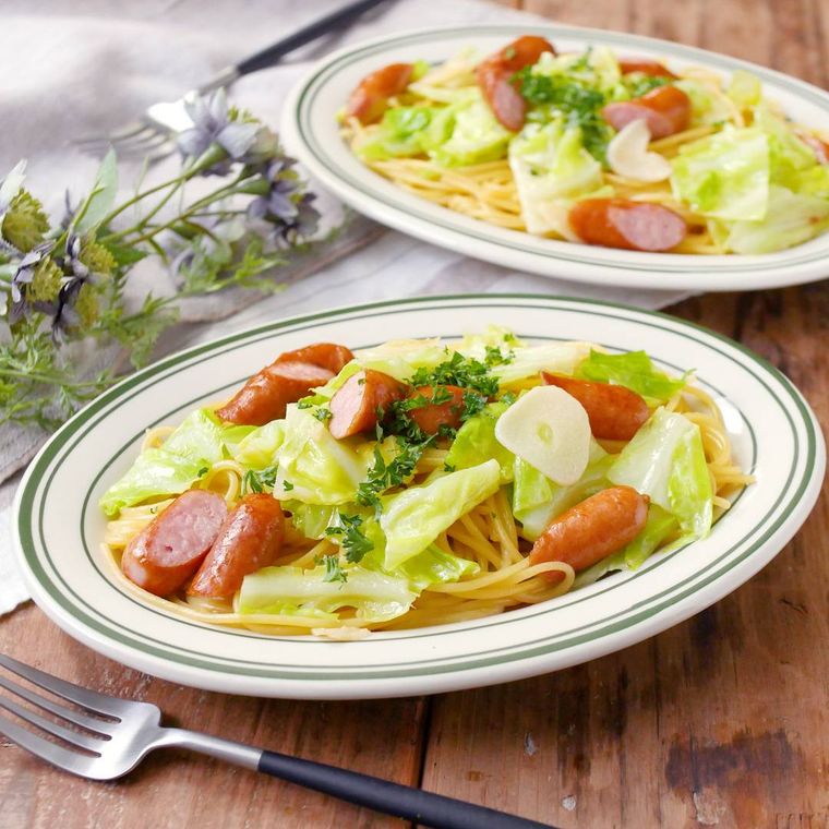 キャベツとウインナーのコンソメ醤油パスタ