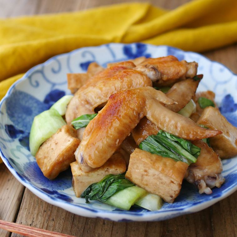 こってり味でごはんがすすむ。鶏手羽の中華煮込み