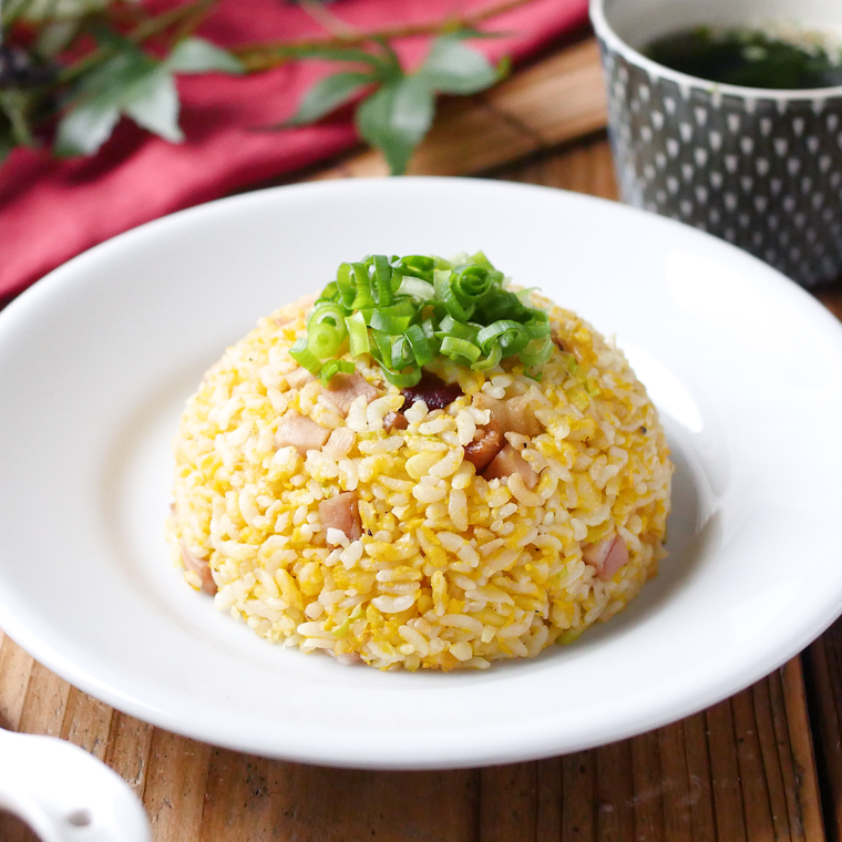 器に盛られたチャーハン