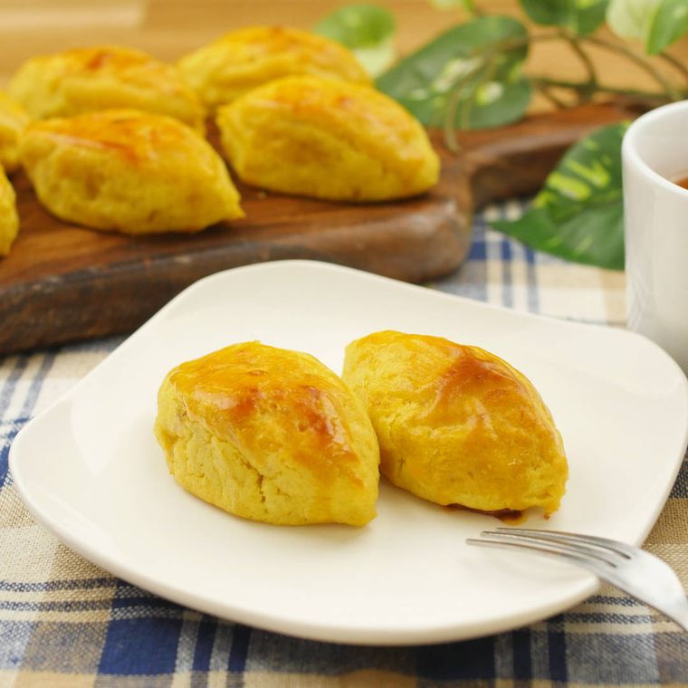 皿に盛り付けたスイートポテト