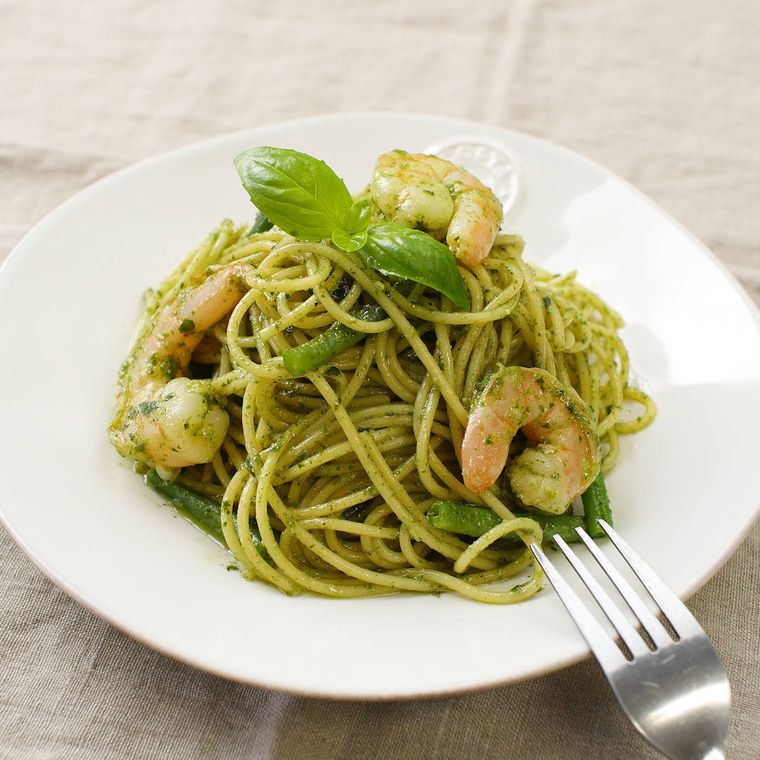 2. バジルたっぷりえびといんげんとジェノベーゼパスタ