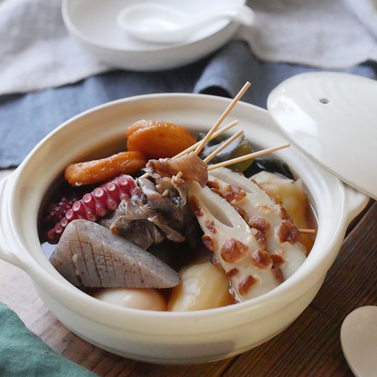 土鍋に入った関西風おでん