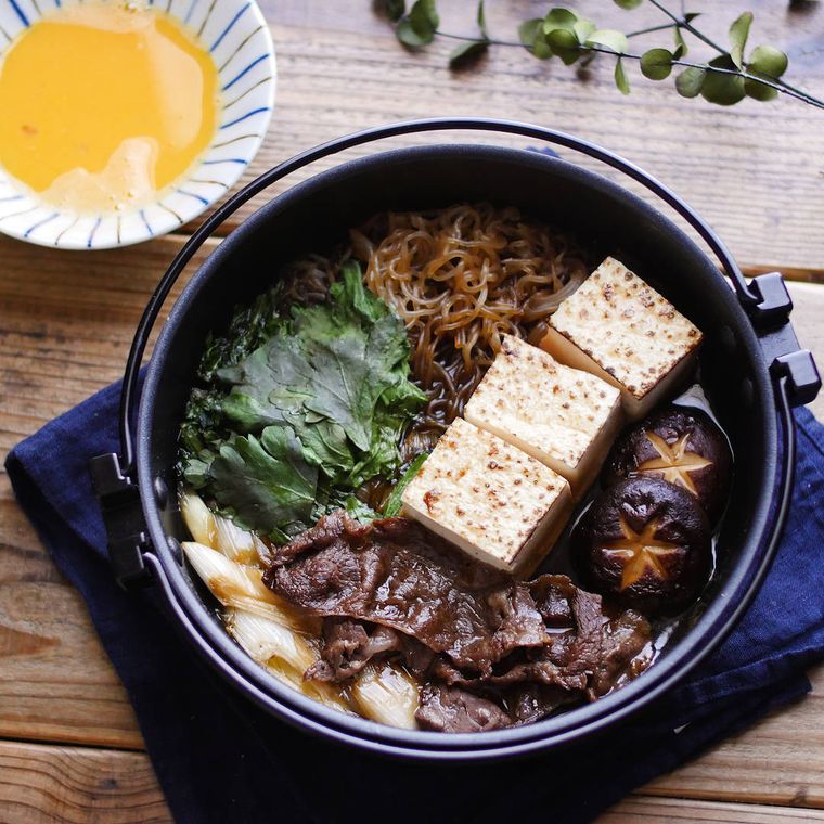 鍋に入ったすき焼き