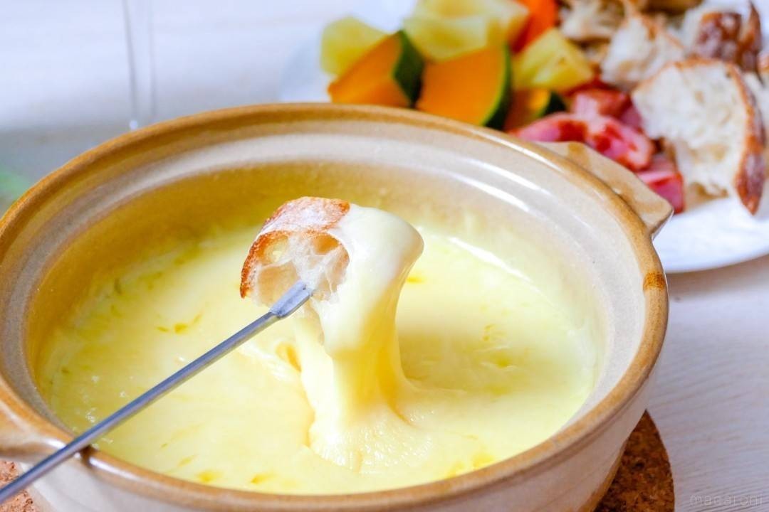 保存版】チーズフォンデュの具材40選。定番から変わり種まで - macaroni