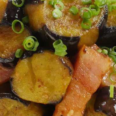 コクうま無双!簡単こんがりカレー香るバタポンなす