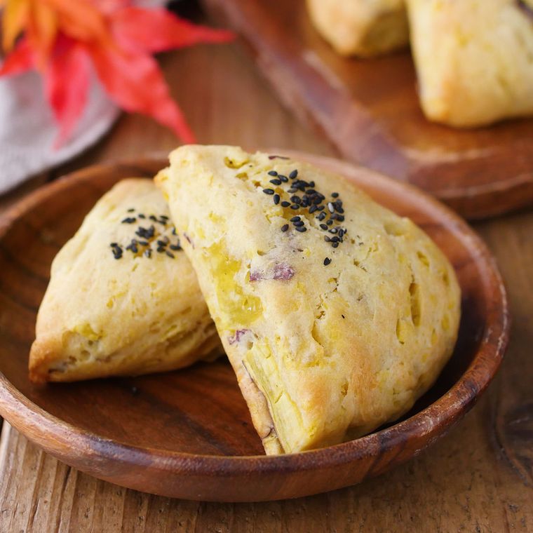 木の器に入ったほくほくおさつスコーン