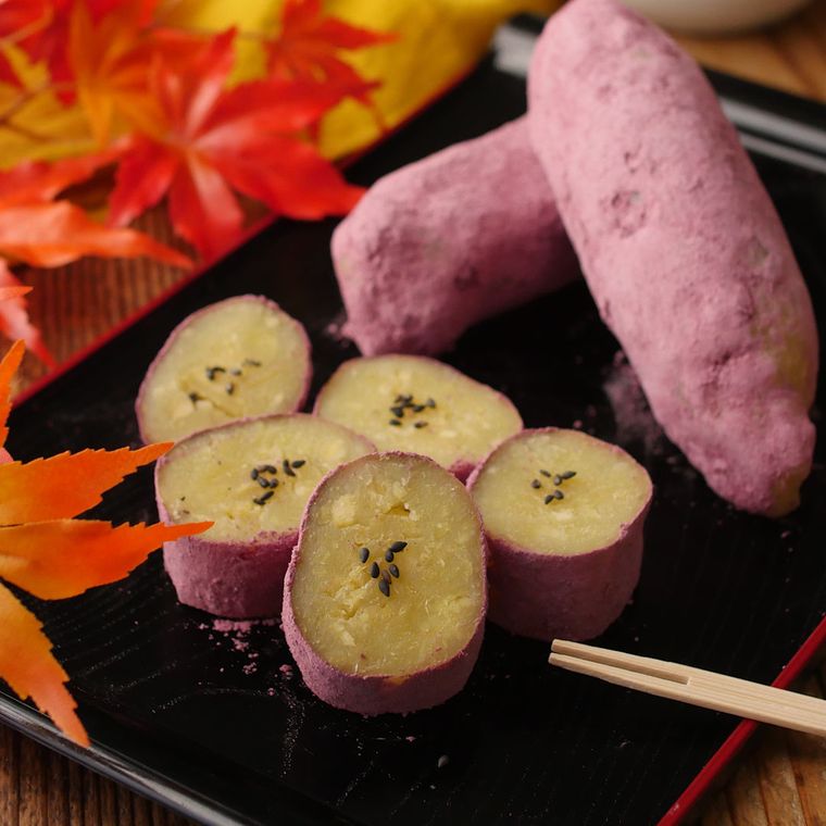 さつまいももちと切り分けられたさつまいももち