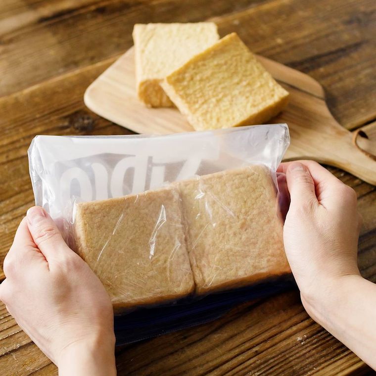 保存袋に入った厚揚げ