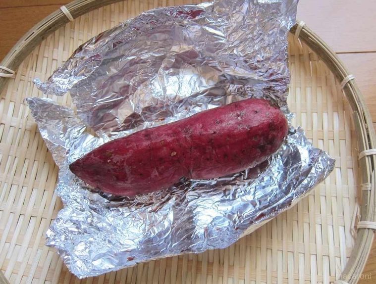 アルミホイルをはがした完成した焼き芋