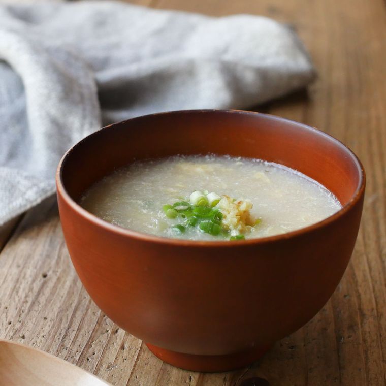 椀によそわれた長芋のすり流し汁