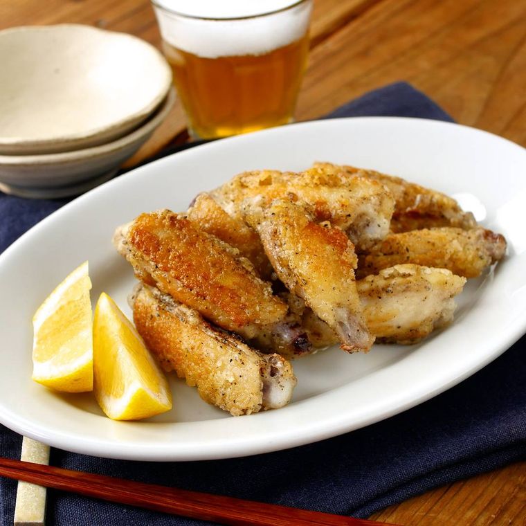 カリカリ 手羽中の黒こしょう焼き