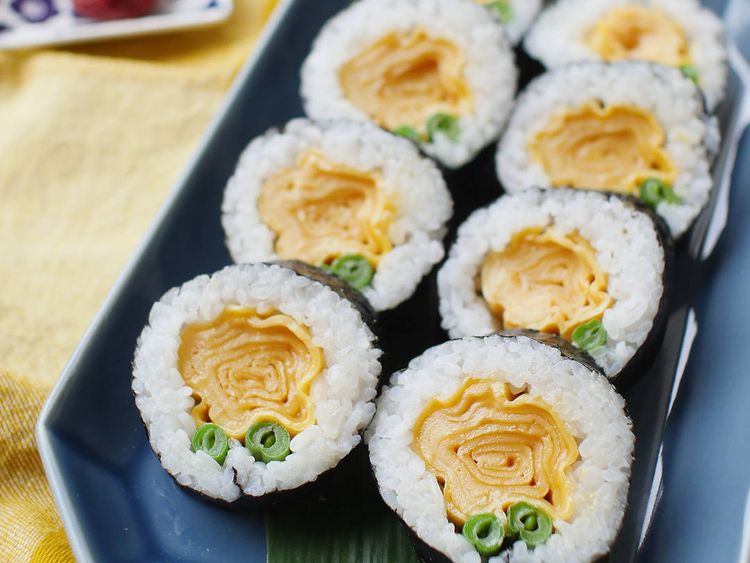 くるくる巻いて咲かせましょ たまごの太巻き花寿司 Macaroni