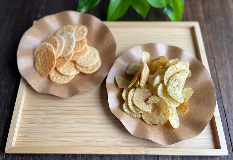 セリアのクラフトペーパープレートにお菓子を盛り付けた写真