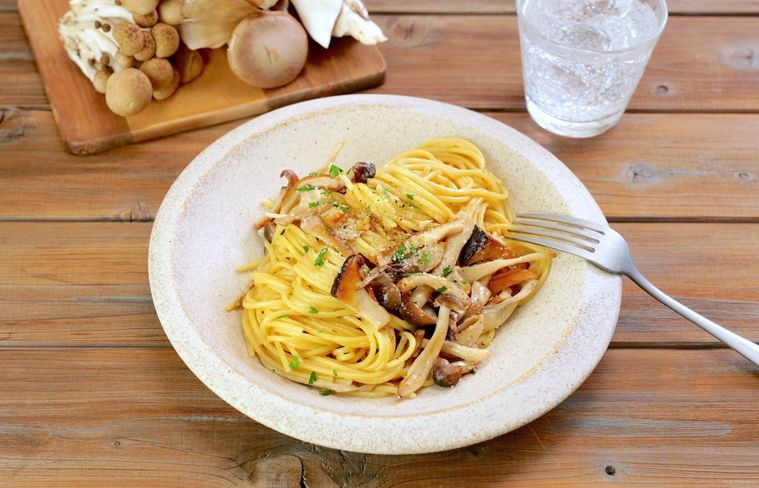 器に盛られた、きのこのクリームパスタ