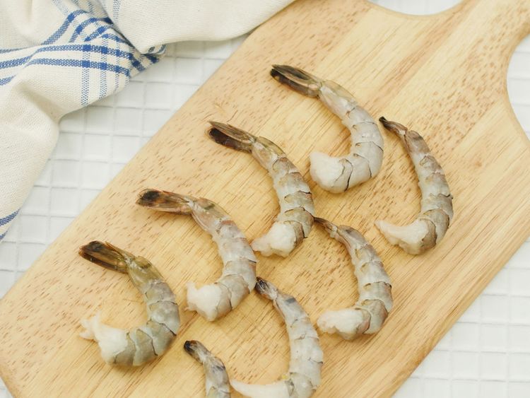 えびの下ごしらえ 背わた取り 殻むき Macaroni
