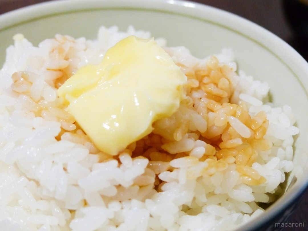 ズボラ飯の頂点！究極の「バターごはん」が背徳の味すぎる macaroni