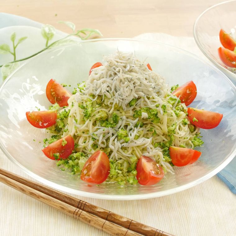 ガラスの皿に盛られたイタリアンそうめん