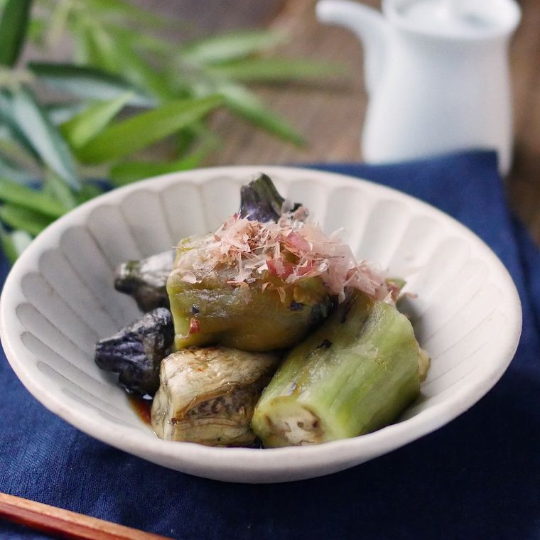 白い器に盛られたとろとろ焼きなす