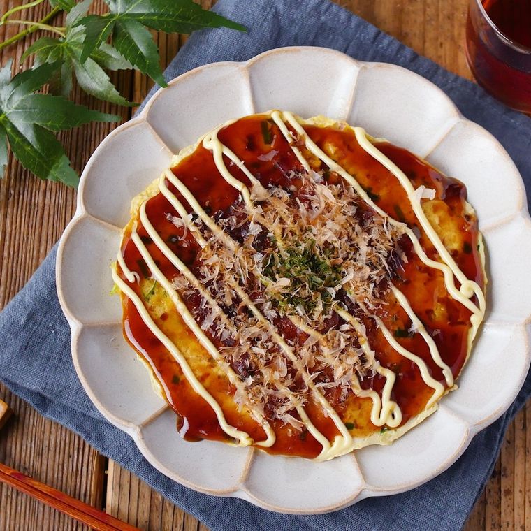 白い皿にのった木綿豆腐お好み焼き