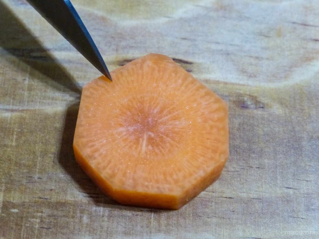 包丁一本で簡単 四季を感じる 人参の飾り切り を画像付きで解説 3ページ目 Macaroni