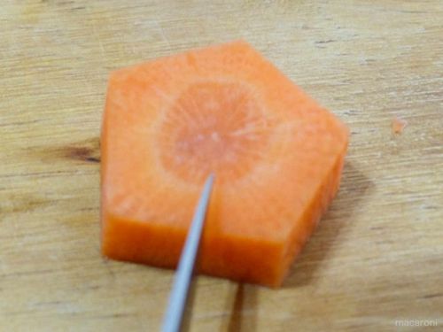 包丁一本で簡単 四季を感じる 人参の飾り切り を画像付きで解説 Macaroni
