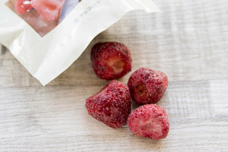 食べて予想外♪無印良品「しみこみチョコいちご」のひと口先に待つ新世界とは…！の画像