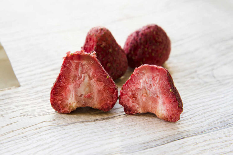 食べて予想外♪無印良品「しみこみチョコいちご」のひと口先に待つ新世界とは…！の画像