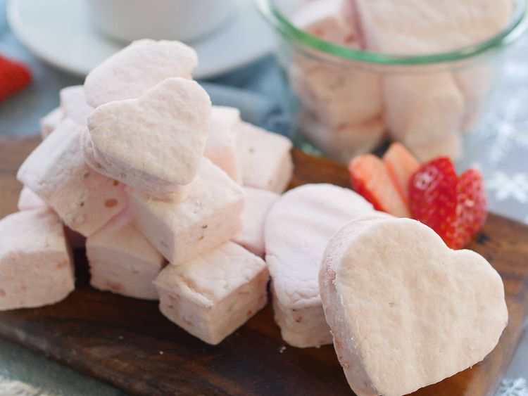 ふわしゅわむちむち たっぷりいちごの生マシュマロ Macaroni