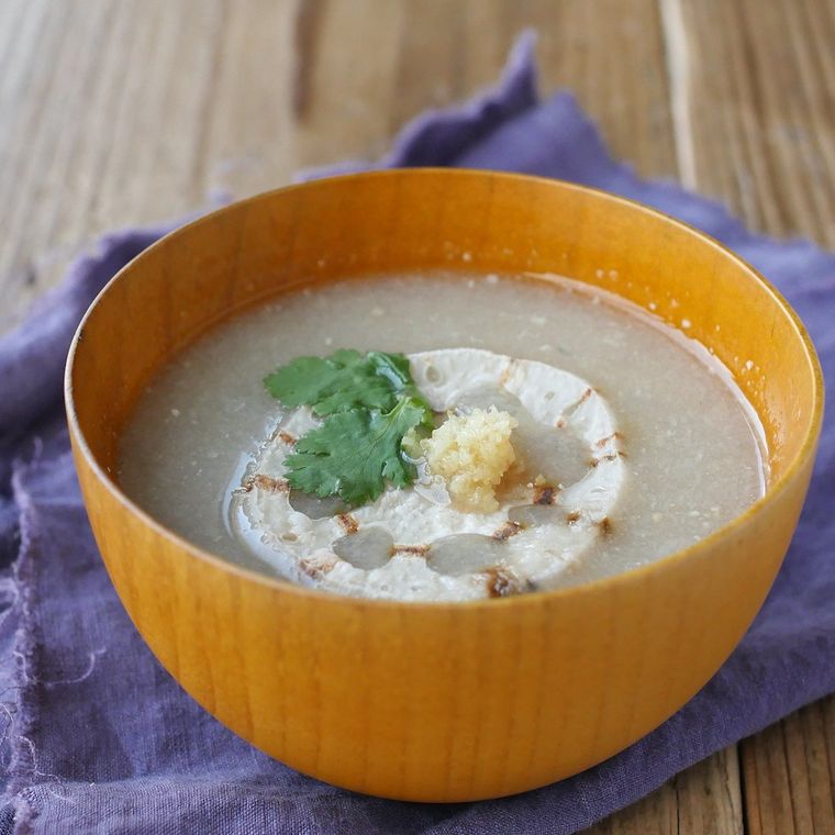 お椀に入ったれんこんのすり流し汁